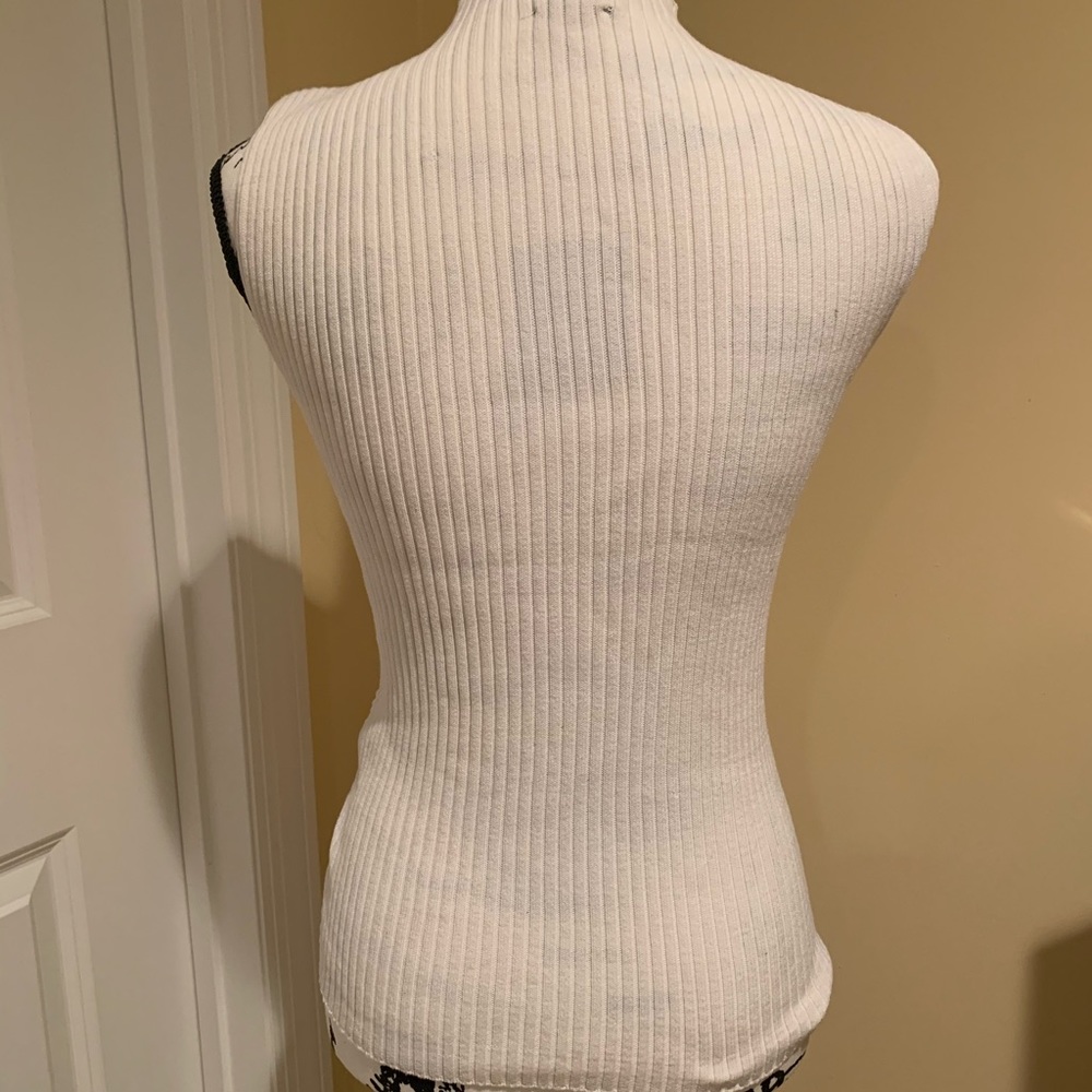 EXPRESS Ribbed Sleeveless Top - Picture 3 of 4
